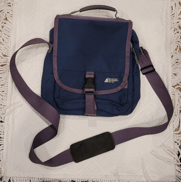 MEC Handbags - MOUNTAIN EQUIPMENT CO-OP Crossbody Bag